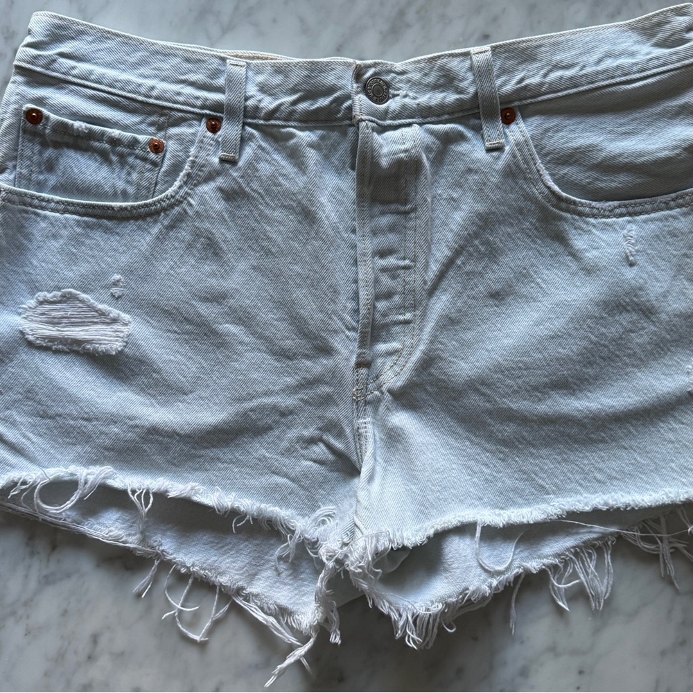 Levis 501 denim shorts | Size 32 | Worn Once